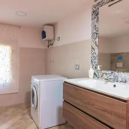 Con Piscina Al Mare *