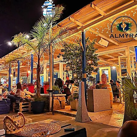 Con Piscina Al Mare Semesterbostad