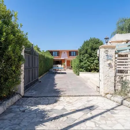 Con Piscina Al Mare Semesterbostad