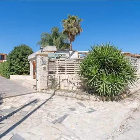 Semesterbostad Con Piscina Al Mare Ognina